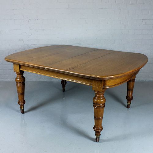 10' Extending Oak Dining Table.