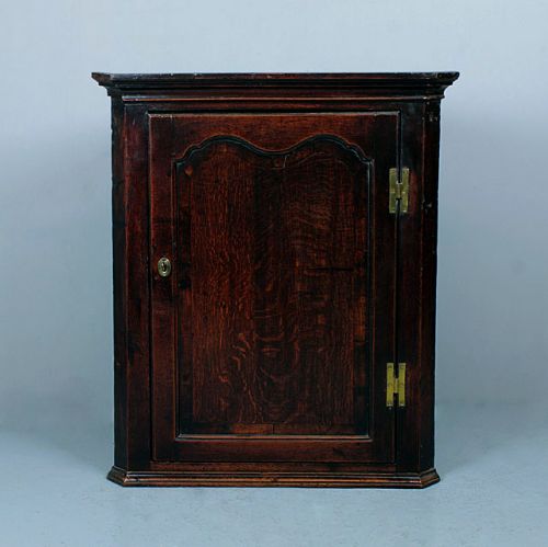 Small Georgian Corner Cupboard.