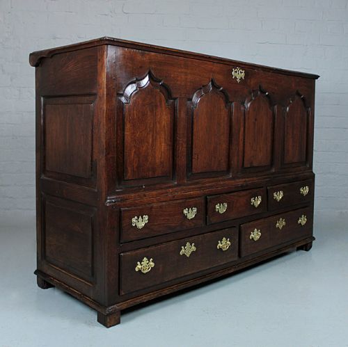 18th.c. Welsh Oak Chest.