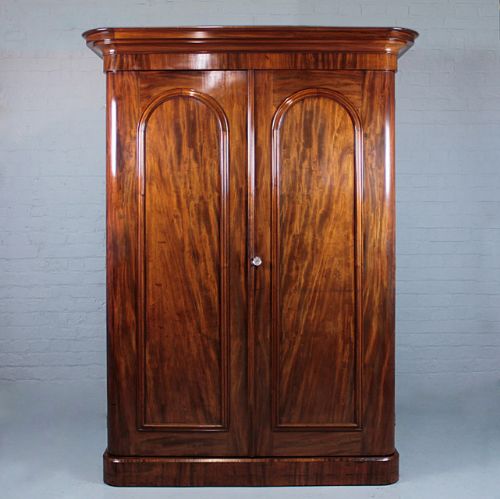 Victorian Mahogany Gentleman's Wardrobe.
