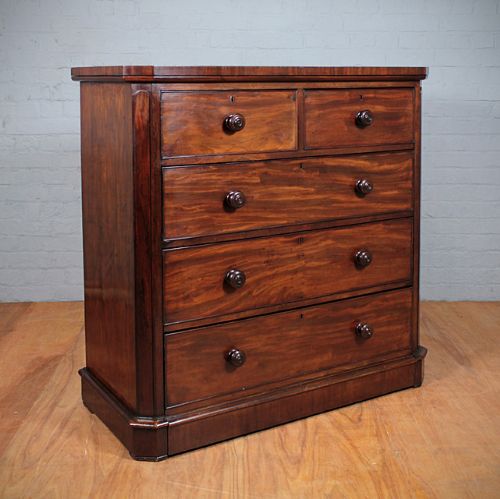 Mahogany Chest of Drawers.