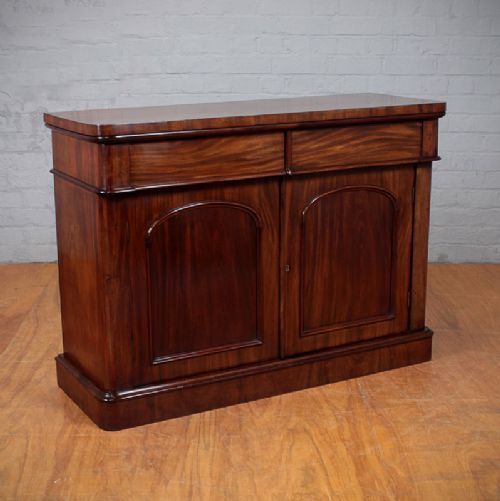 Mid 19th.c. Mahogany Chiffonier Sideboard.