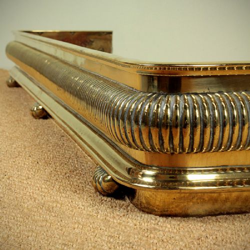 Late 19th.c. 5' Brass Fender.