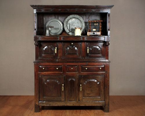 Welsh Oak Cwpwrdd Tridarn C.1740.