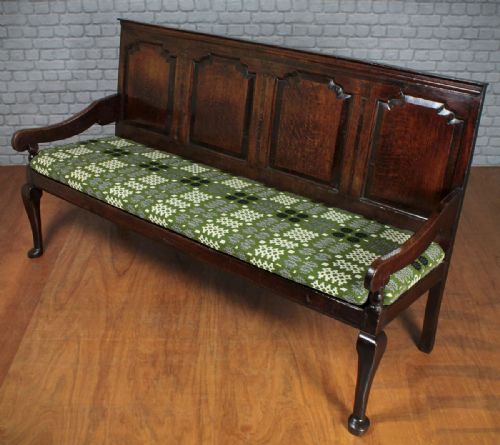 Georgian Oak Settle with Inlaid Tulip Detail C.1790.