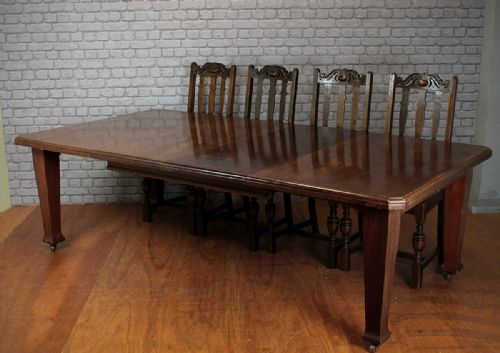 Extending Mahogany Dining Table.