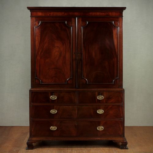 Georgian Mahogany Linen Press C.1795.