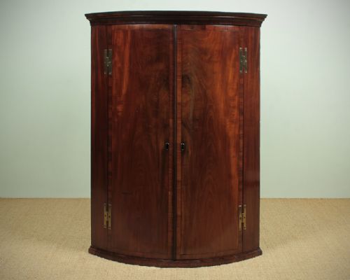 George III Bow Front Mahogany Corner Cupboard C.1800.