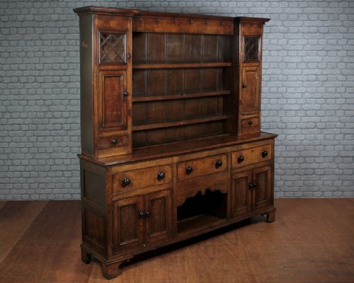 fig 1. 18th.c. Carmarthenshire Welsh Dresser c.1780.