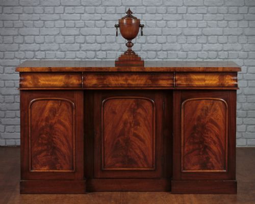 Mid 19th.c. Mahogany Chiffonier Sideboard C.1870.
