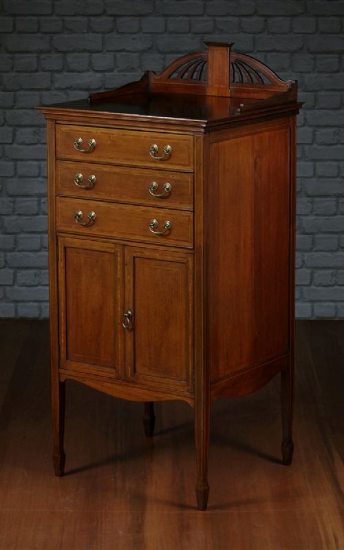 Edwardian Mahogany Side Cabinet C.1905.
