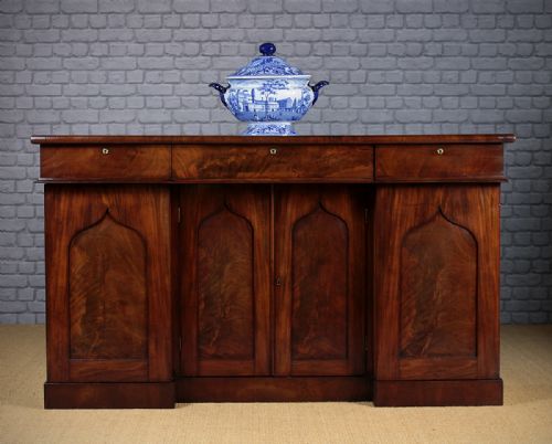 Mid 19th.c. Mahogany Chiffonier Sideboard C.1850.