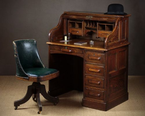 Small Early 20th.c. Oak Roll Top Desk C.1920.