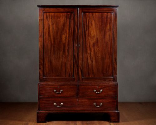 Georgian Mahogany Gentleman’s Clothes Press C.1790.