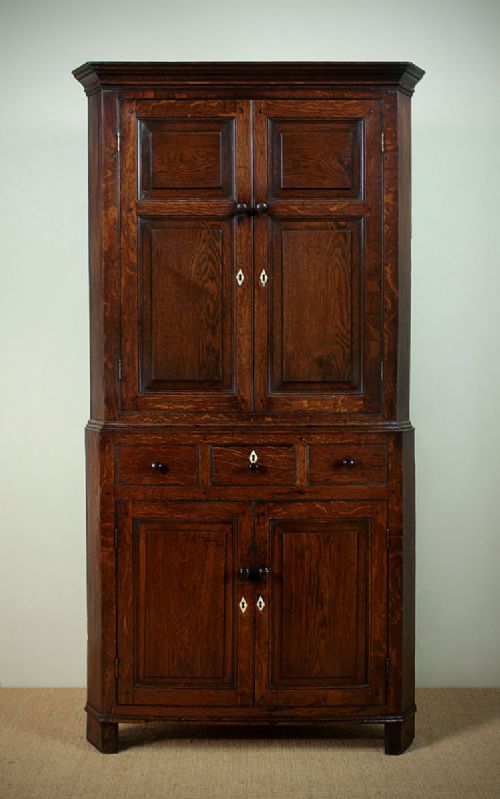 Early 19th.c. Oak Corner Cupboard.