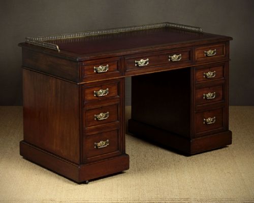 Edwardian Mahogany Pedestal Writing Desk C.1905.
