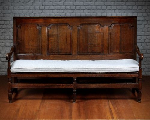 Early 19th.c. Oak Tavern Settle C.1800.
