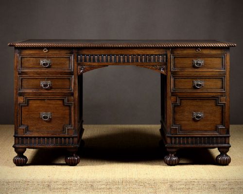 Oak Kneehole Desk C.1920.