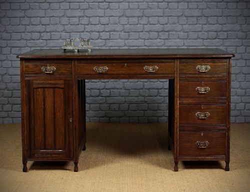 Edwardian Oak Kneehole Desk C.1910.