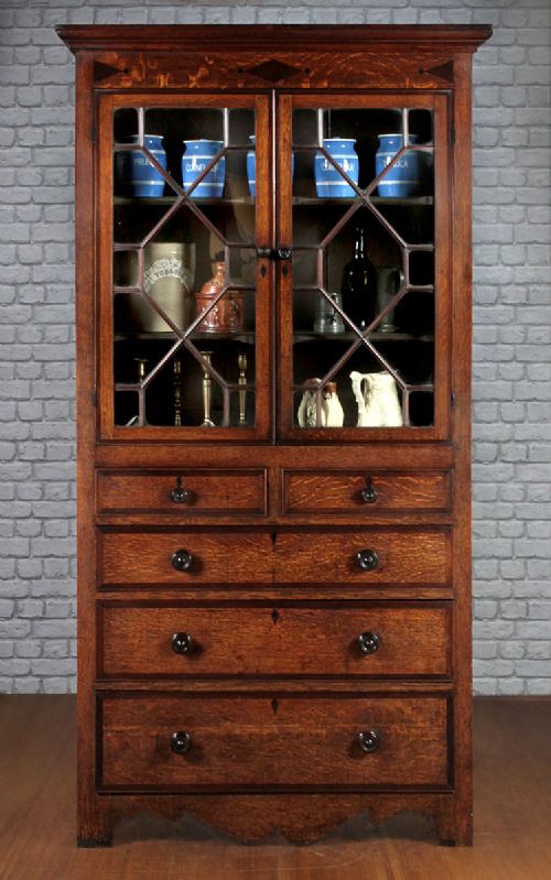 Welsh Oak Cwpwrdd Gwydr C.1810.