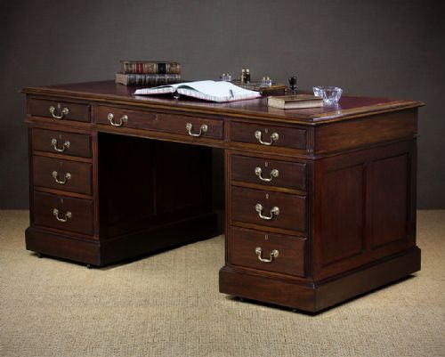 Edwardian Mahogany Pedestal Desk C.1910.