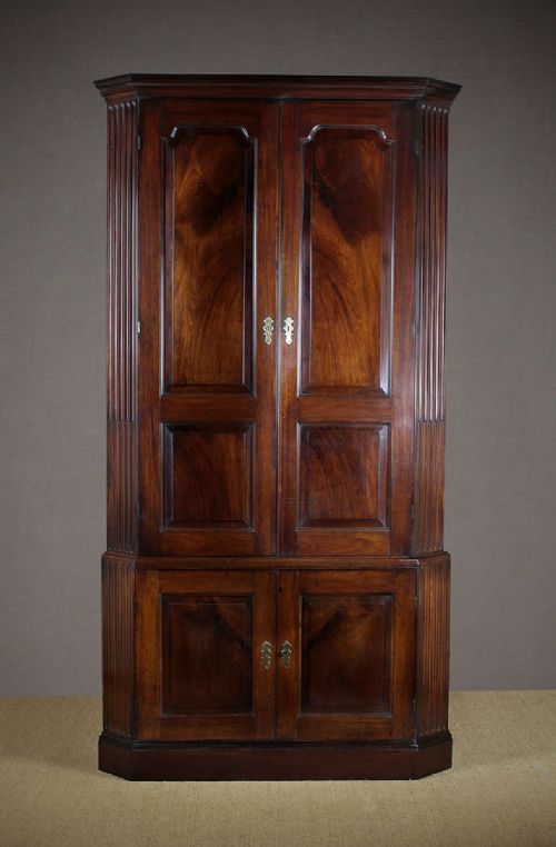 George III Mahogany Corner Cupboard C.1790.