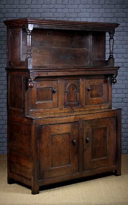fig 1. 18th.c. Welsh Oak Cwpwrdd Tridarn c.1750