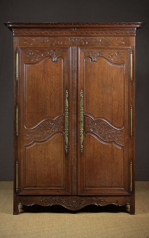 Early 19th.c. French Oak Wardrobe or Armoire C.1820.