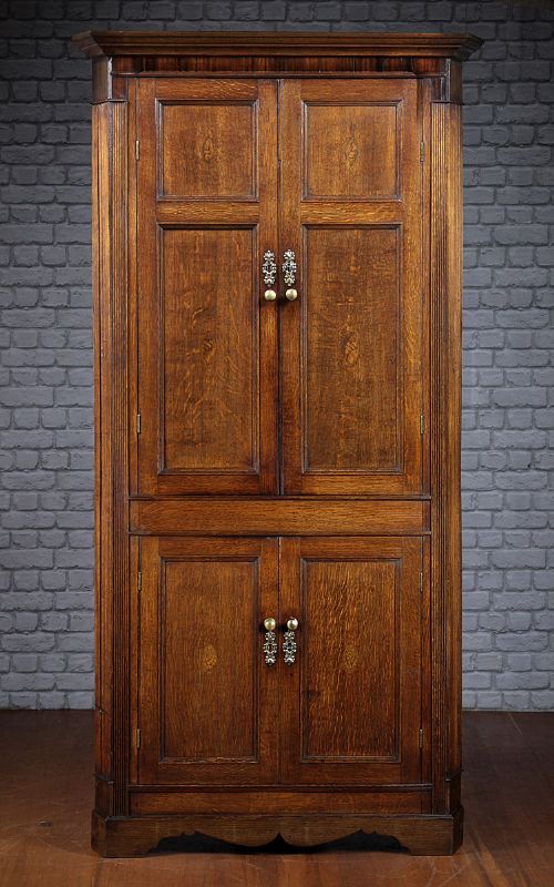 Early 19th.c. Oak Corner Cupboard C.1800.