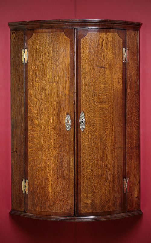19th.c. Oak Bow Front Corner Cupboard C.1810.