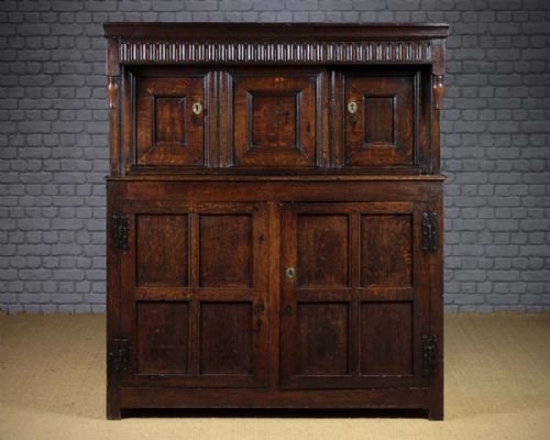 Welsh Oak Cwpwrdd Deuddarn or Two Piece Cupboard C.1760.