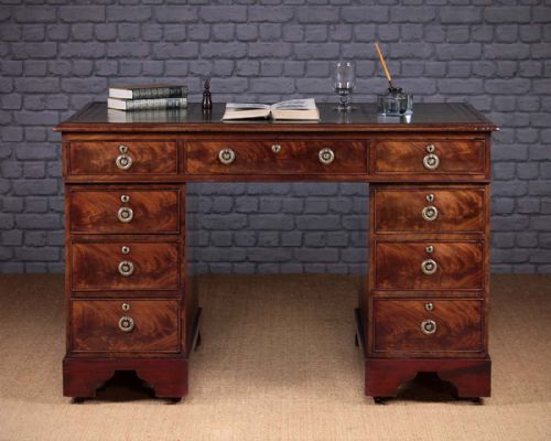 Edwardian Mahogany Pedestal Desk C.1910.