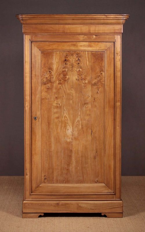 Early 19th.c. Elm Armoire C.1830.