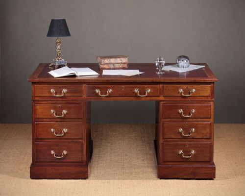 Edwardian Mahogany Pedestal Desk C.1905.