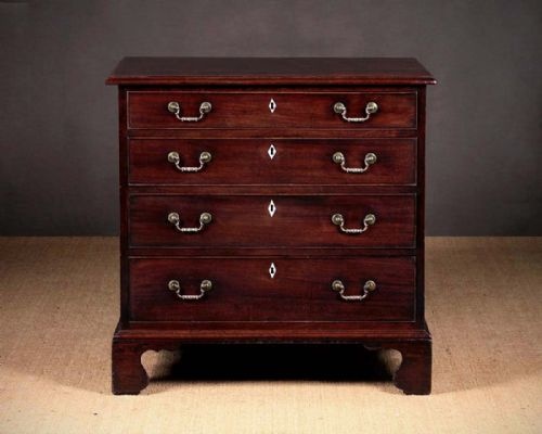 Small Georgian Mahogany Chest of Drawers C.1780.