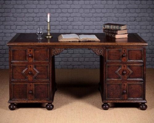 Edwardian Era Oak Kneehole Desk C.1910