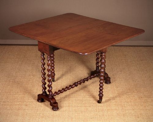 Late 19th.c. Walnut Sutherland Supper Table C.1880.
