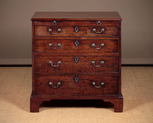 Small Georgian Bachelor’s Chest of Drawers C.1790.