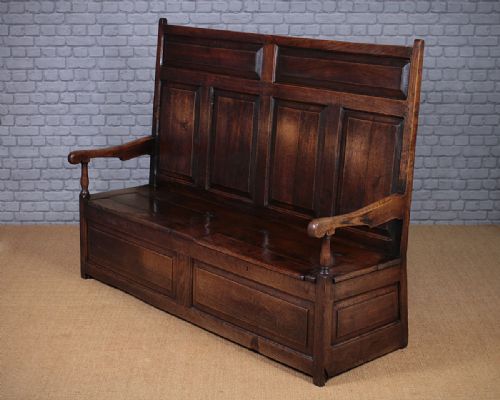 18th.c. Oak Box Settle C.1770.