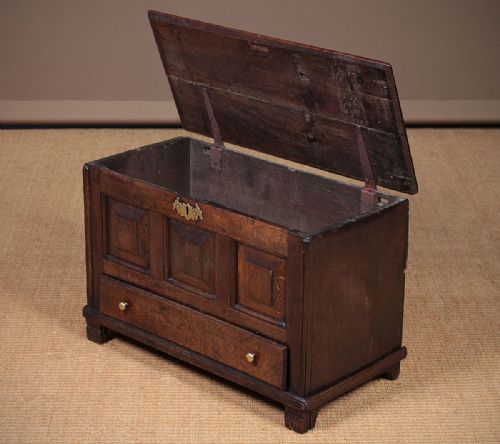 fig 1. Welsh Oak Coffer Bach c.1760.