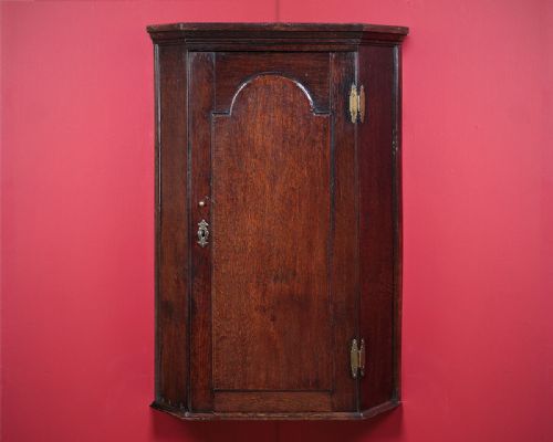 18th.c. Welsh Oak Corner Cabinet C.1790