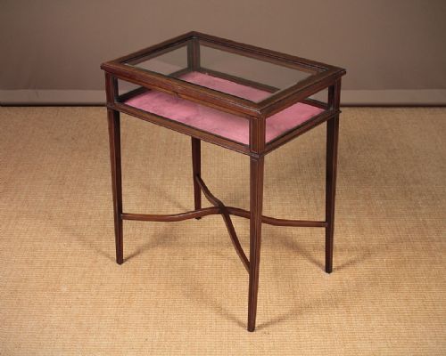 Bijouterie Display Table C. 1910