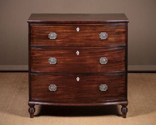 Early 19th.c. Mahogany Bow Front Chest of Drawers C.1820.