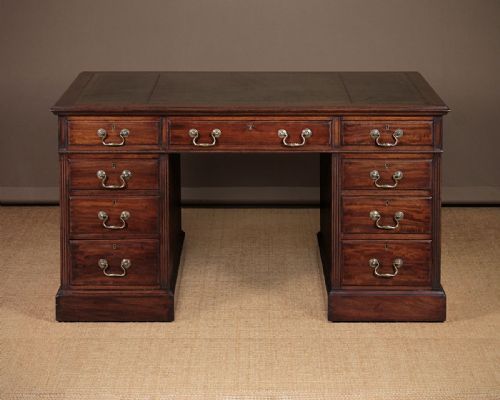 Early 20th.c. Mahogany Pedestal Desk C.1920.