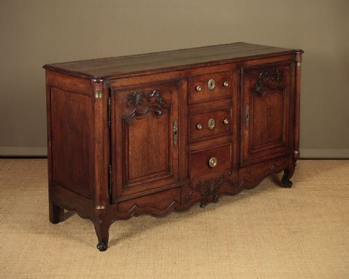 18th.c. French Oak Dresser Base C.1780.