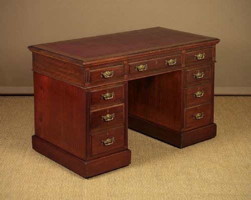 Edwardian Mahogany Pedestal Desk C.1905.