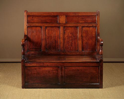 George III Elm Box Settle C.1800.