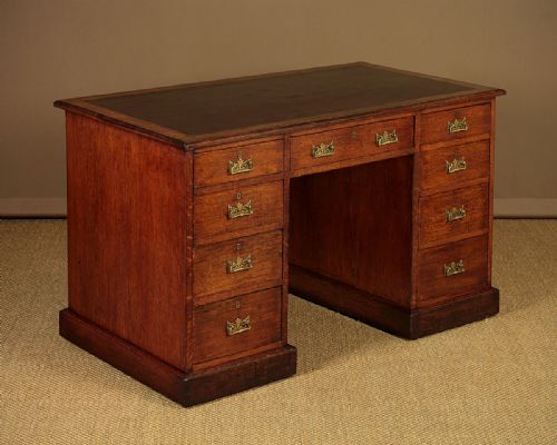 Edwardian Oak Kneehole Desk C.1910.