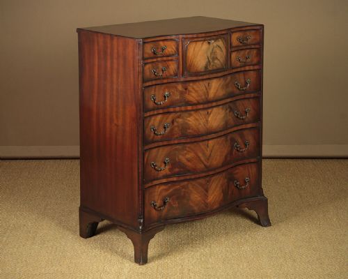 Georgian Style Serpentine Front Chest of Drawers C.1930.