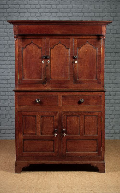Welsh Oak Cwpwrdd Deuddarn with Fitted Interior C.1810.
